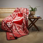 Berea - King's Birthday Blanket 2025 Scarlet natural black - 155 X 165 Cm