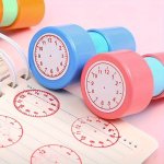 1PC Random Color Clock Stamp Teaching Tools Timeline Engraving Timetable Dial Seal