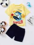 2PCS Boy's Cartoon Shark Pattern Swimsuit Set Comfy Crew Neck T-Shirt & Swim Trunks Set High Stretch Surfing Suit Boy's Swimwear