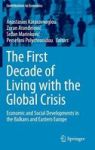 The First Decade Of Living With The Global Crisis - Economic And Social Developments In The Balkans And Eastern Europe Hardcover