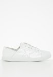 Nicki Leather Sneaker - White