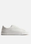 Trainers - White