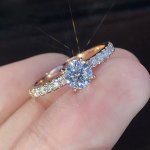 Luxurious Zircon Engagement Ring Stylish Rhinestone Ring