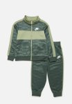 Nike Nkb B Nsw Textured Club Tricot - Vintage Green