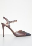 Footwork Jale Court Heel - Pewter