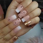 24PCS Matte Pinkish Gradient Press On Nails Fake Nails With Embossed Flower And Golden Shiny Sequin Design Sweet False Nails For