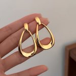 1 Pair Elegant Vintage Drop Earrings Women's Golden Zinc Alloy Fashion Dangle Earrings For Daily And Vacation Wear