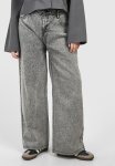 Plus Basic Straight Leg Jeans - Washed Black