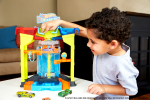 Stunt Splash Car Wash Playset With One 1:64 Hot Wheels Color Shifter Color-changing Car