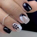 24PCS Glossy Short Square Fake Nails Black Press On Nails With Silvery Glitter Design Full Cover Cute Polka Dot Leaves False Nai