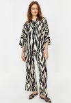 1 3 Sleeve Tunic Top With Zebra Pattern And Matching Woven Trousers - Beige