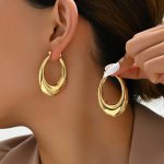 1 Pair Golden Fashion U-shaped Chic Hoop Earrings Cute & Minimalist Style Perfect For Women's Everyday Wear