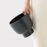 Shing Plinth Planter - Black - 16CM