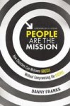 People Are The Mission - How Churches Can Welcome Guests Without Compromising The Gospel Paperback
