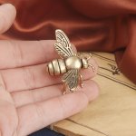 1PC Vintage Bee Statue Ornament Decorative Metal Insect Figurine Office Desk Ornament Metal Craft Room Decor Home Decor