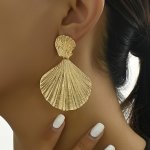 2PCS Fashion Temperament Ocean Shell-like Wave Stripe Ear Studs