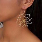 Exquisite Hollow Flower Design Dangle Earrings Elegant Vacation Style Alloy Jewelry Delicate Female Gift