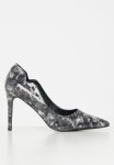 Plum Tangerine Court Heel - Black
