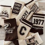 8 Pairs Of Men's Retro Letter Pattern Pattern Crew Socks Breathable Comfy Casual Unisex Socks For Men's Outdoor Wearing All Seas