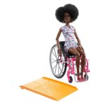 Fashionistas Brunette With Wheelchair And Ramp