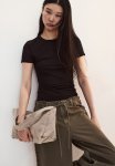 Fitted T-Shirt - Black