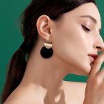Chic Black & Golden Geometric Dangle Earrings - Vintage-inspired Versatile Round Design For Casual Attire