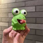1PC Funny Cute Extended Tongue Pinch Frog And Dinosaur Squeaky Toy