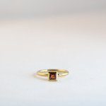 Square - Small - Garnet Small