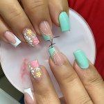 24PCS Glossy Green Press On Nails Fake Nails With Daisy Flower Design Short Square Shape Sweet And Fresh False Nails For Women G