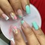 24pcs Glossy Green Press On Nails Fake Nails With Daisy Flower Design Short Square Shape Sweet And Fresh False Nails For Women Girls For Easter