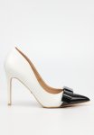 Lola 27 Court - Black Combo
