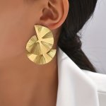 1 Pair Twisted Design Fan Shaped Dangle Earrings Trendy Retro Earrings Jewelry Exaggerated Statement Earrings Ear Jewelry For Wo