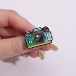 1PC Cute Cartoon Brooch Pin Cartoon Camera Shaped Badge Fashion Backpacks Jackets Shirts Bags Clothing Decorative Accessories