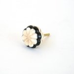 Bone 2 Tone Scallop Knob