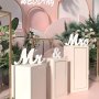 1PC White Wooden Mr & Mrs Wedding Signs Gift For Party Table Top Dinner Decoration Display Stand Figures Home Wall