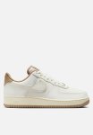 Nike Air Force 1 '07 LV8