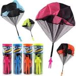 1PC Set Tangle Parachute Figures Hand Throw Soliders Square Outdoor Flying Toys Throw This Toy Into The Air And It Will Fly East