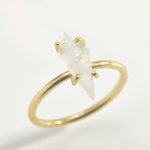 18CT Gold Rough Cut Clear Quartz Gemstone Ring - 54 Clear Quartz