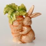 Bunny Holding A Carrot Vase – 21X19CM