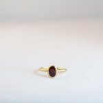Oval - Medium - Garnet Medium