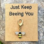 1 2PCS Positive Keychain For Men - Inspirational Gift With Bee Accessory And Sunflower Pendant - Perfect For Room Decoration