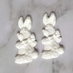 JP754 White Resin Rabbit 2'S 29MM X 57MM