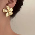 Delicate Metal Flower Shaped Stud Earrings Zinc Alloy Jewelry Vintage Bohemian Style For Women Summer Party Ear Decor