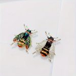 1PC Retro Bee Shaped Brooch Small Animal Corsage Fashion Backpacks Jackets Shirts Bags Clothing Decorative Accessories
