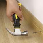 8OZ Stubby Claw Hammer With Magnetic Nail Starter