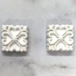 Clover JP738 White Resin 4 Leaf 2'S