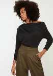 Boat Neck Flowy Knitted Blouse - Black