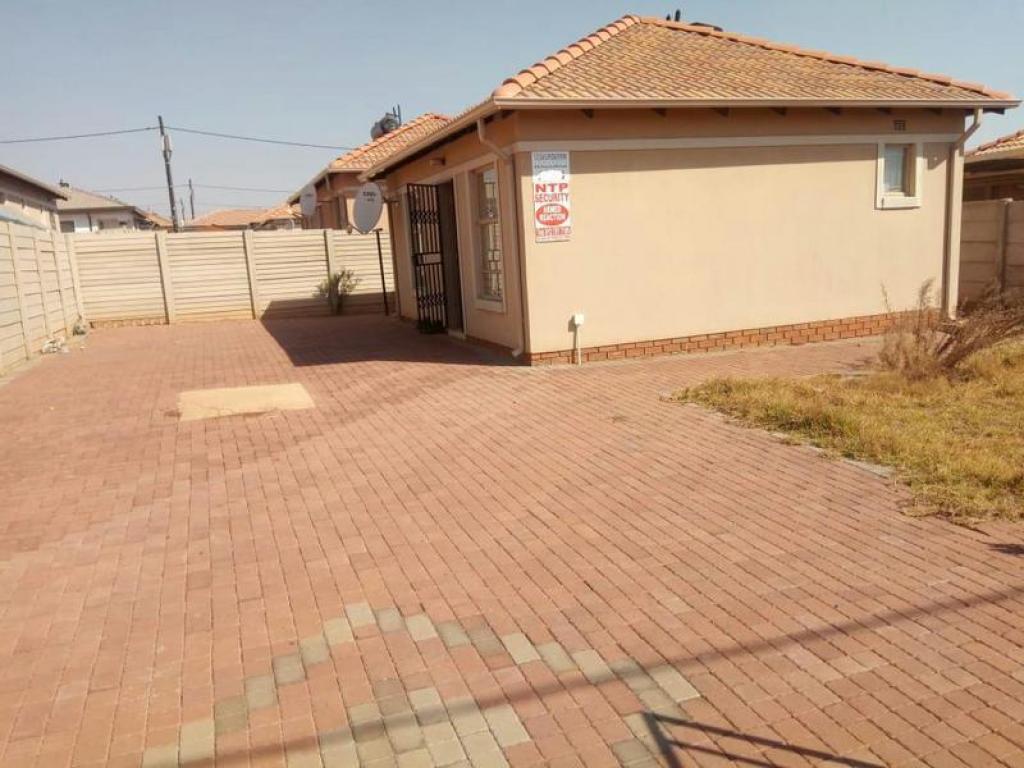 Forsale Houses 3 Bedrooms Garden Rosslyn Listings And Prices Waa2